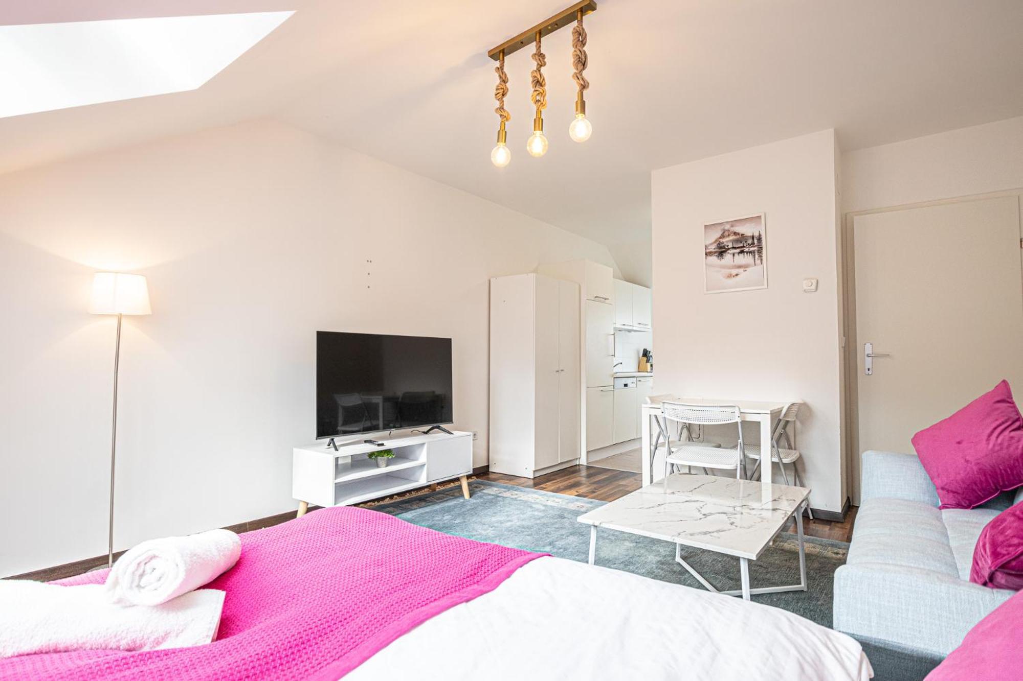 Airy Attic Apt.: Stylish Studio At Penzing Area Bécs Kültér fotó