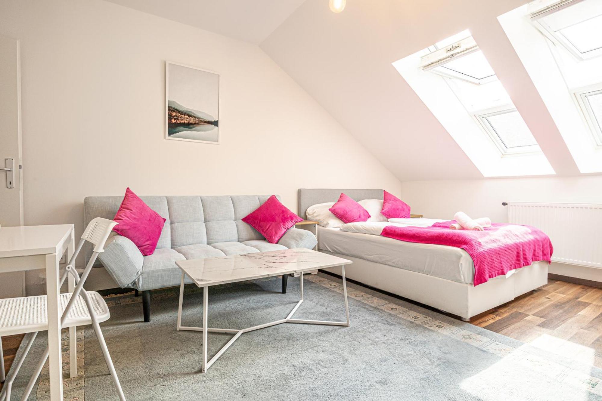 Airy Attic Apt.: Stylish Studio At Penzing Area Bécs Kültér fotó